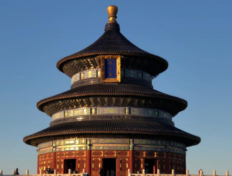 The Temple of Heaven lies to the east outside the Zhengyang Gate(图1)