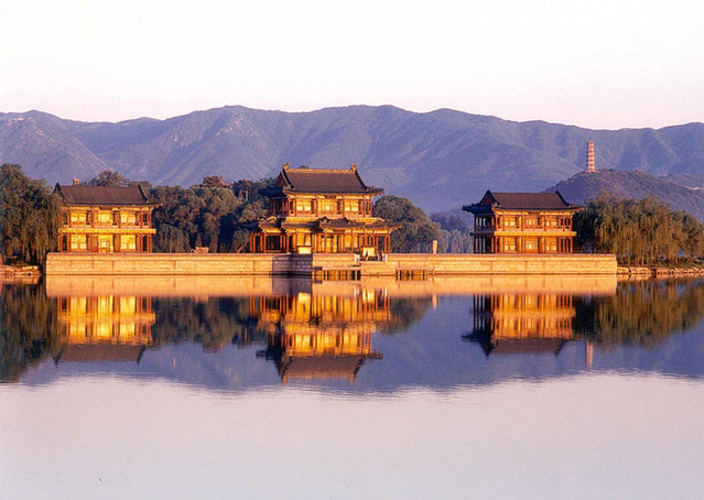 Kunming Lake Area Pavilion of Bright Scenery (Jingming Lou)(图1)
