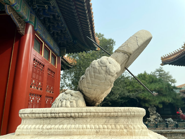 Do I need to book tickets in advance to visit the Forbidden City?
